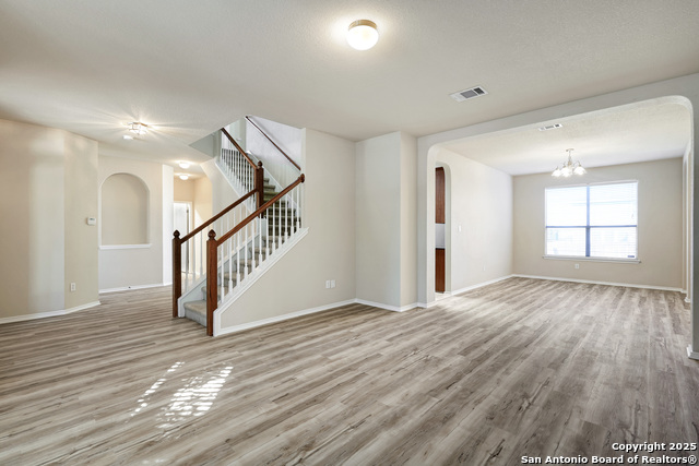 Image 7 of 31 For 646 Daisy Crossing