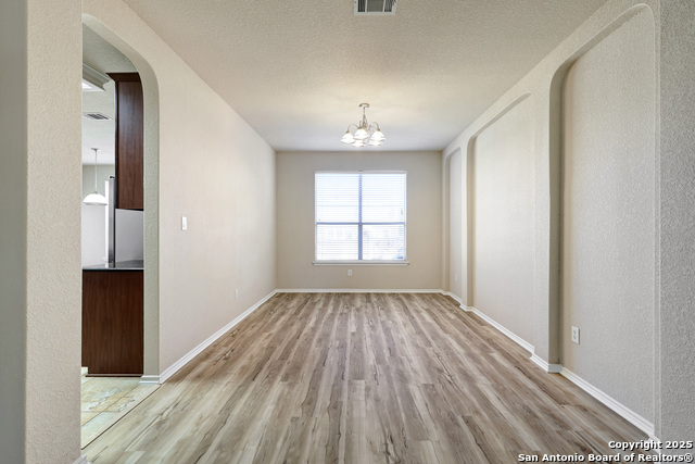 Image 8 of 31 For 646 Daisy Crossing