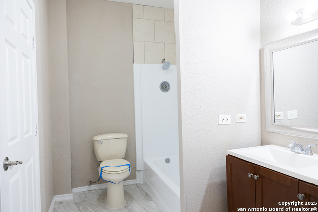 Image 24 of 31 For 2521 Houston St 1 E