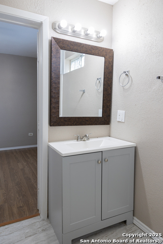 Image 27 of 31 For 2521 Houston St 1 E