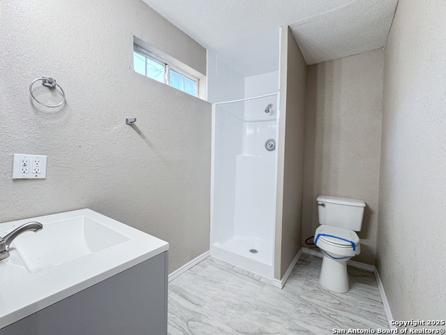 Image 30 of 31 For 2521 Houston St 1 E