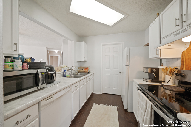 Image 12 of 26 For 7919 Dueling Oak