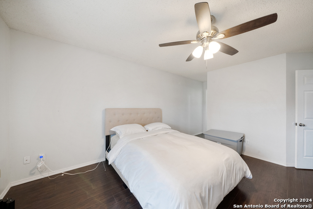 Image 18 of 26 For 7919 Dueling Oak