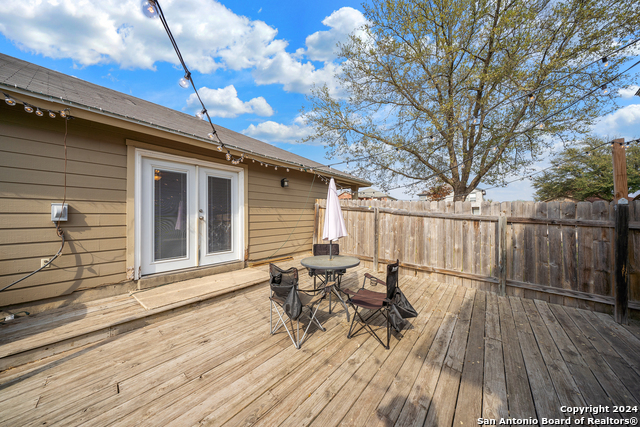 Image 21 of 26 For 7919 Dueling Oak