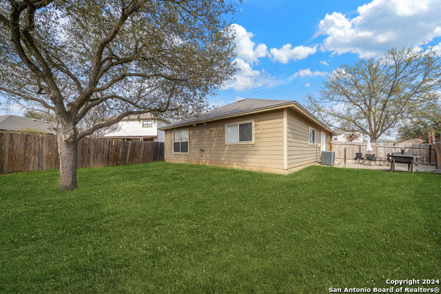 Image 23 of 26 For 7919 Dueling Oak