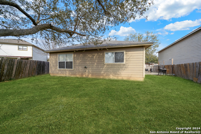 Image 25 of 26 For 7919 Dueling Oak