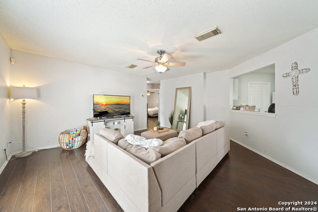 Image 4 of 26 For 7919 Dueling Oak