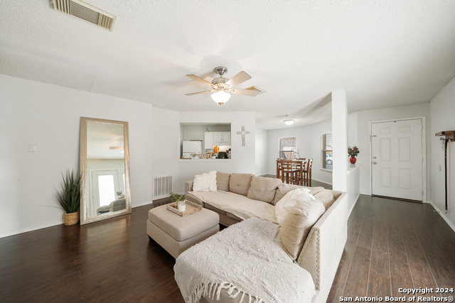 Image 5 of 26 For 7919 Dueling Oak