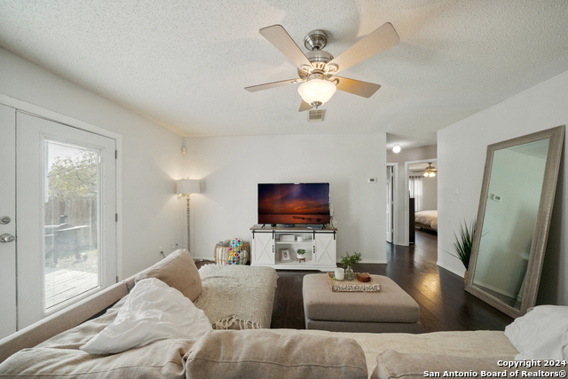 Image 8 of 26 For 7919 Dueling Oak