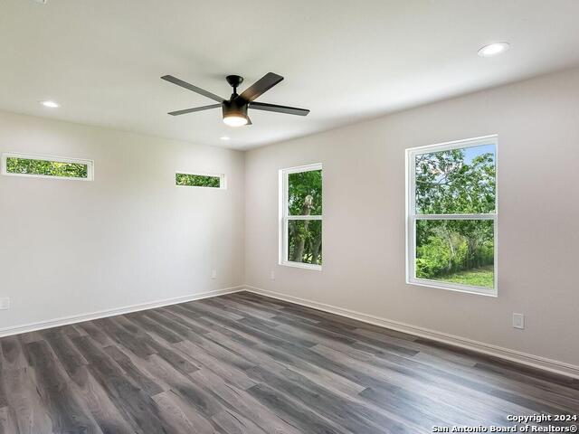 Image 22 of 34 For 630 Sunshine Dr E