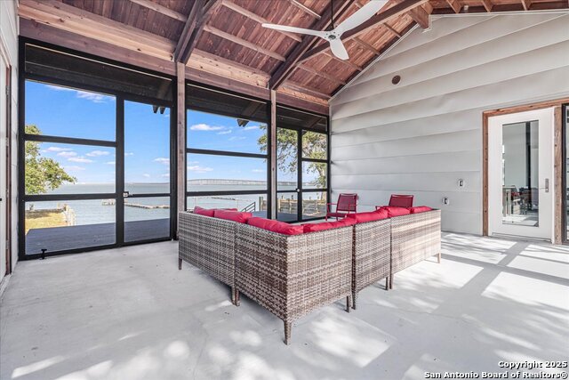 Listing photo id 13 for 6031 Loop 1781