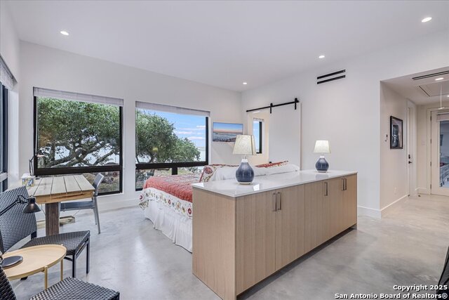 Listing photo id 14 for 6031 Loop 1781