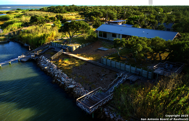 Listing photo id 0 for 6031 Loop 1781