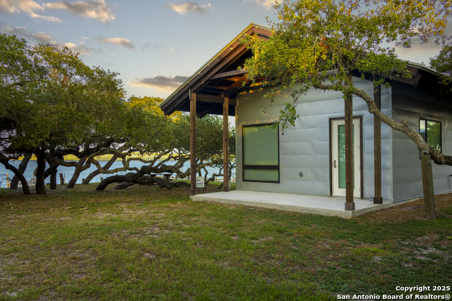 Listing photo id 1 for 6031 Loop 1781