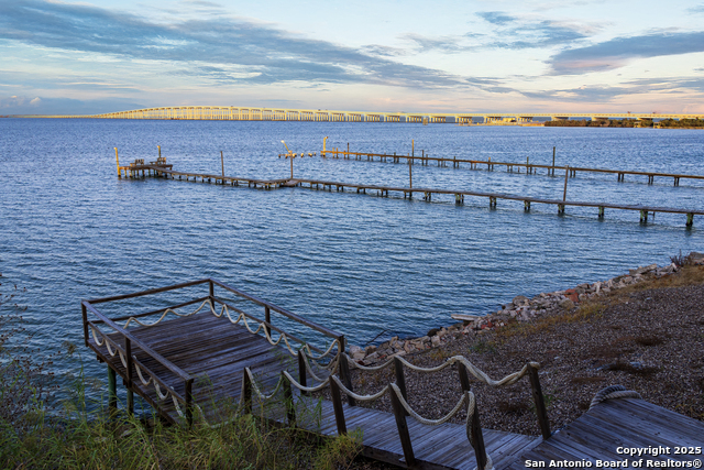 Listing photo id 3 for 6031 Loop 1781