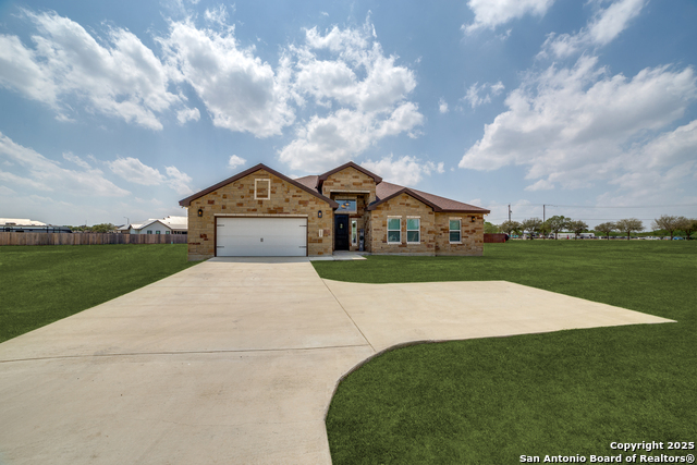 Details for 100 Short Meadow W, Lytle, TX 78052
