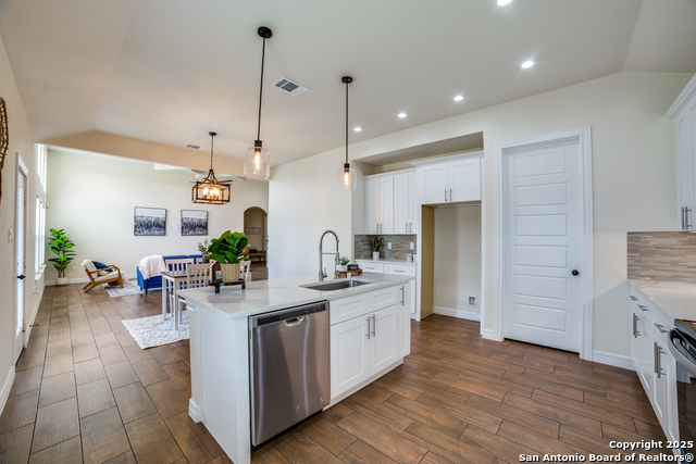 Image 15 of 26 For 100 Short Meadow W