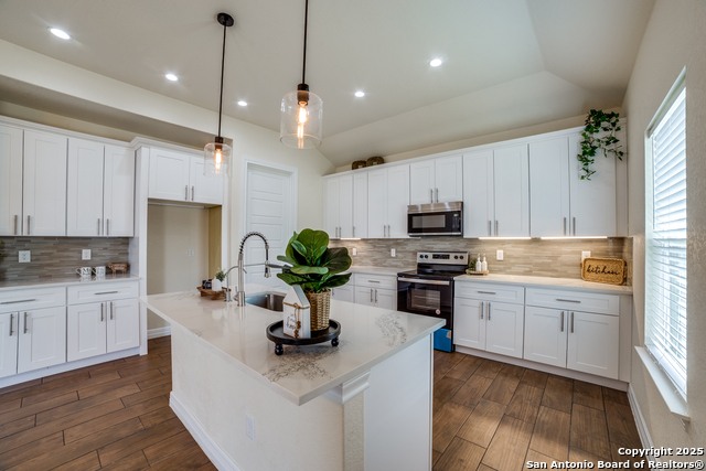 Image 17 of 26 For 100 Short Meadow W