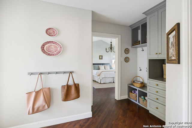 Listing photo id 18 for 127 Larkwood Dr