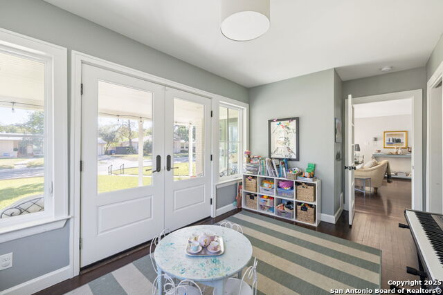 Listing photo id 26 for 127 Larkwood Dr