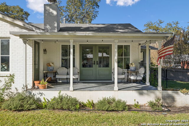 Listing photo id 1 for 127 Larkwood Dr