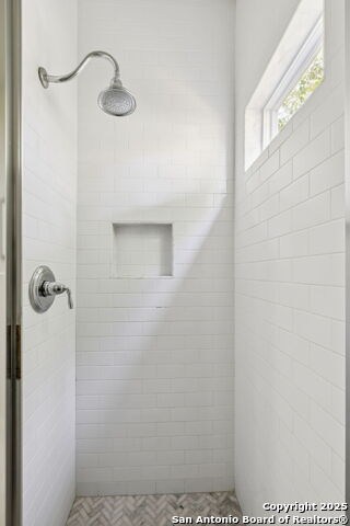 Listing photo id 30 for 127 Larkwood Dr