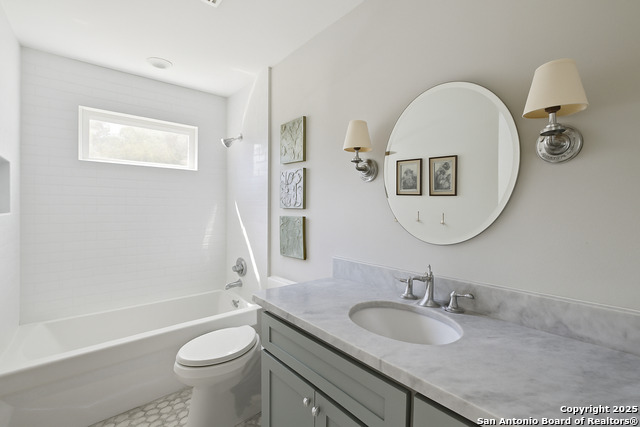 Listing photo id 32 for 127 Larkwood Dr