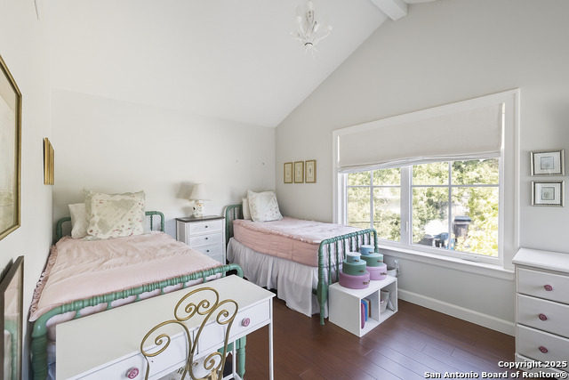 Listing photo id 33 for 127 Larkwood Dr