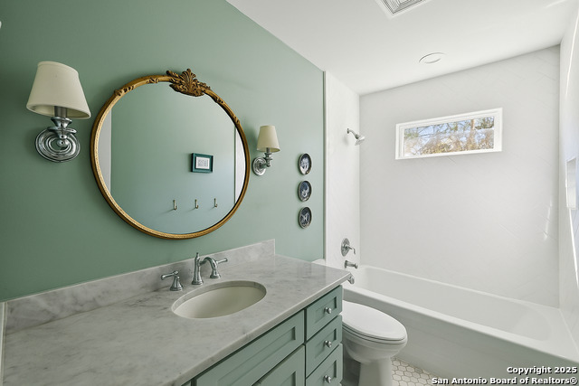 Listing photo id 34 for 127 Larkwood Dr