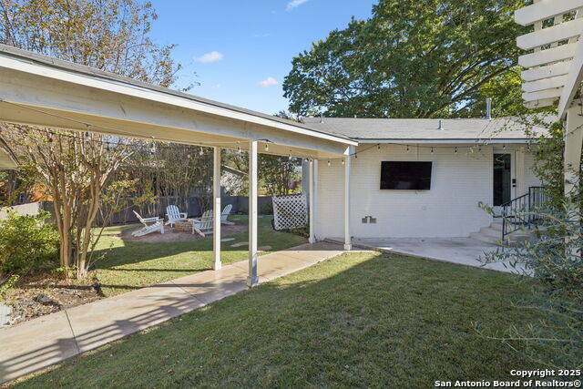 Listing photo id 38 for 127 Larkwood Dr