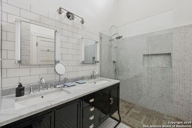 Image 27 of 63 For 227 Claudia St