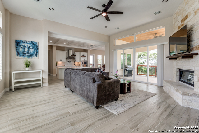 Image 10 of 49 For 3105 Comal  