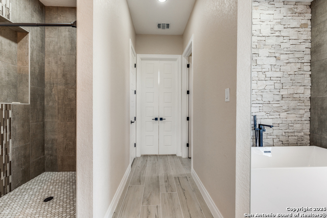 Image 16 of 49 For 3105 Comal  