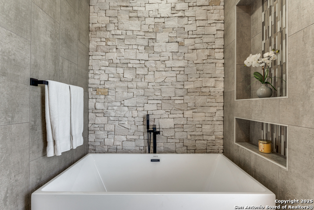 Image 17 of 49 For 3105 Comal  