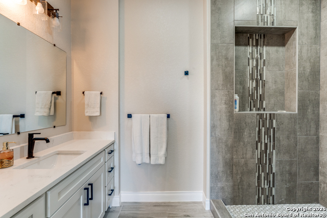 Image 25 of 49 For 3105 Comal  