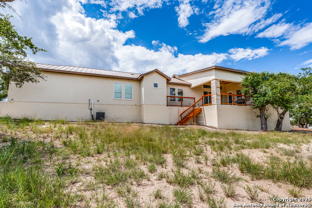 Image 35 of 49 For 3105 Comal  