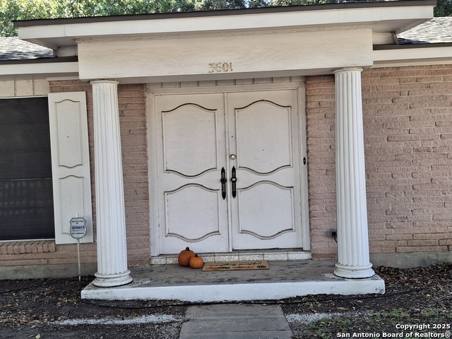 Image 2 of 34 For 3601 Vinecrest