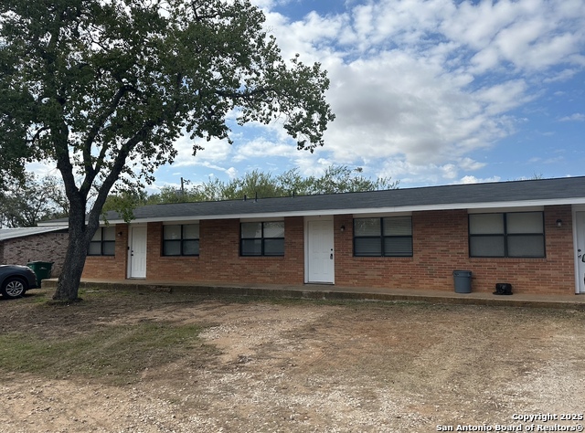 Details for 212 Simmons , Jourdanton, TX 78026