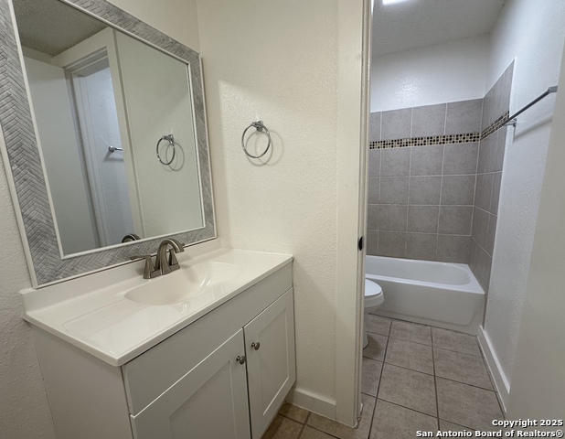 Image 11 of 15 For 212 Simmons