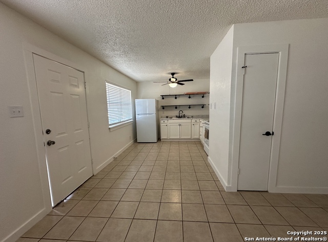 Image 13 of 15 For 212 Simmons