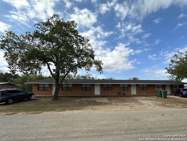 Image 14 of 15 For 212 Simmons