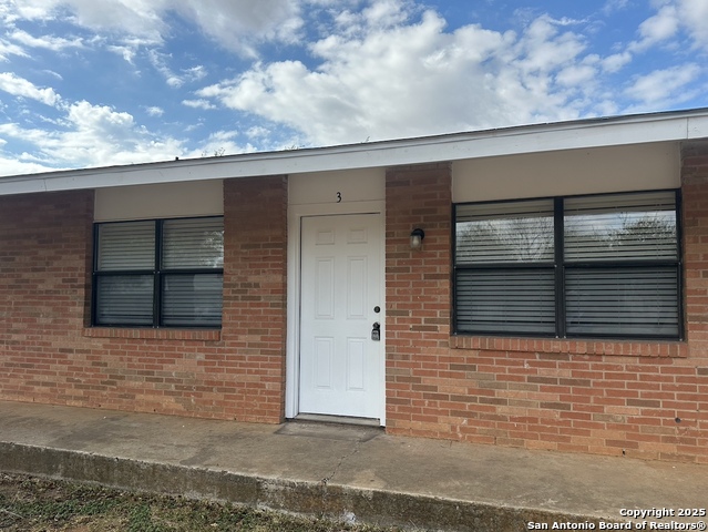 Image 3 of 15 For 212 Simmons