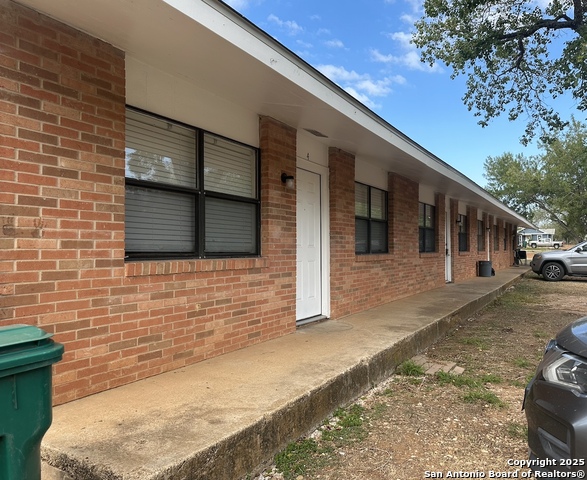 Image 4 of 15 For 212 Simmons