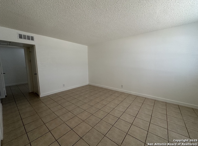 Image 7 of 15 For 212 Simmons