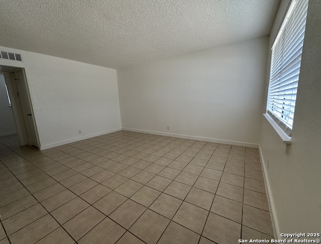 Image 8 of 15 For 212 Simmons