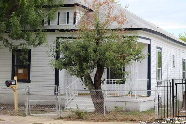 Image 2 of 9 For 2427 W Houston St