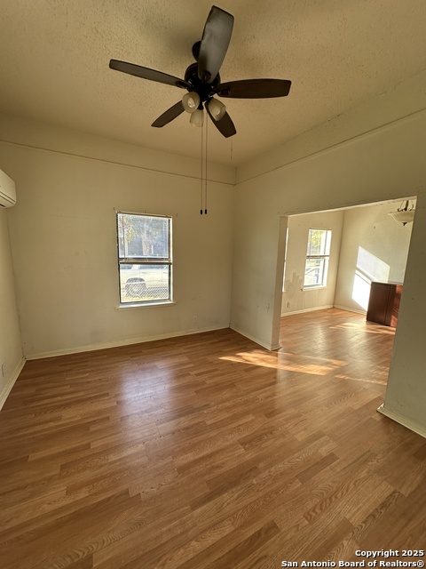 Image 3 of 9 For 2427 W Houston St