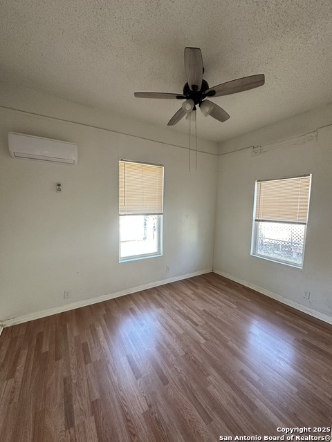 Image 8 of 9 For 2427 W Houston St