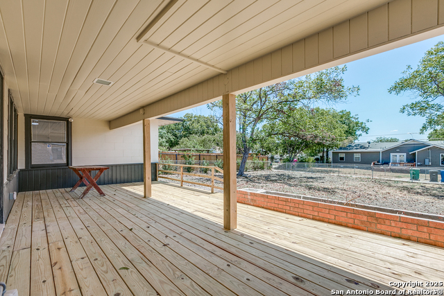 Image 12 of 21 For 150 Windsor Dr