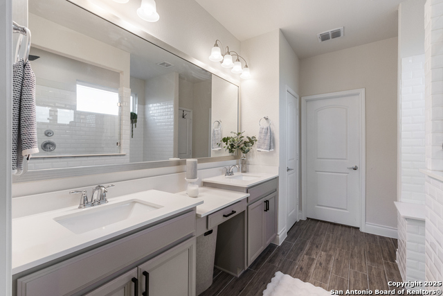 Image 21 of 42 For 10438 Swayback Ranch